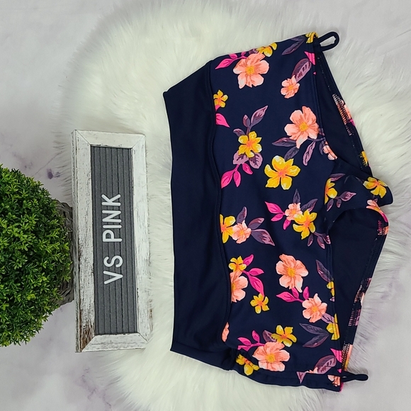 VS PINK Gym to Swim Shorts - Picture 3 of 6